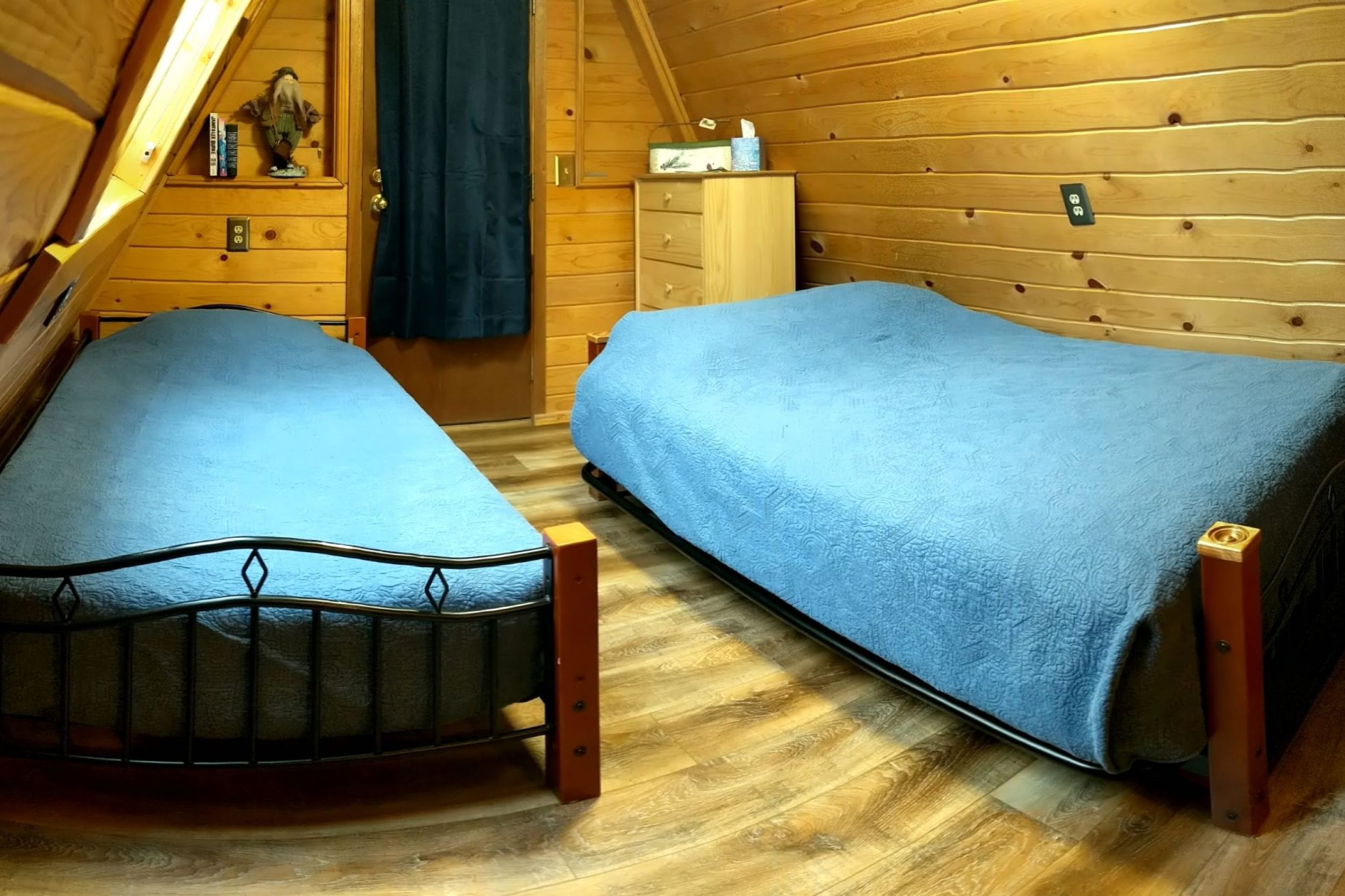 twin blue beds 1-resized